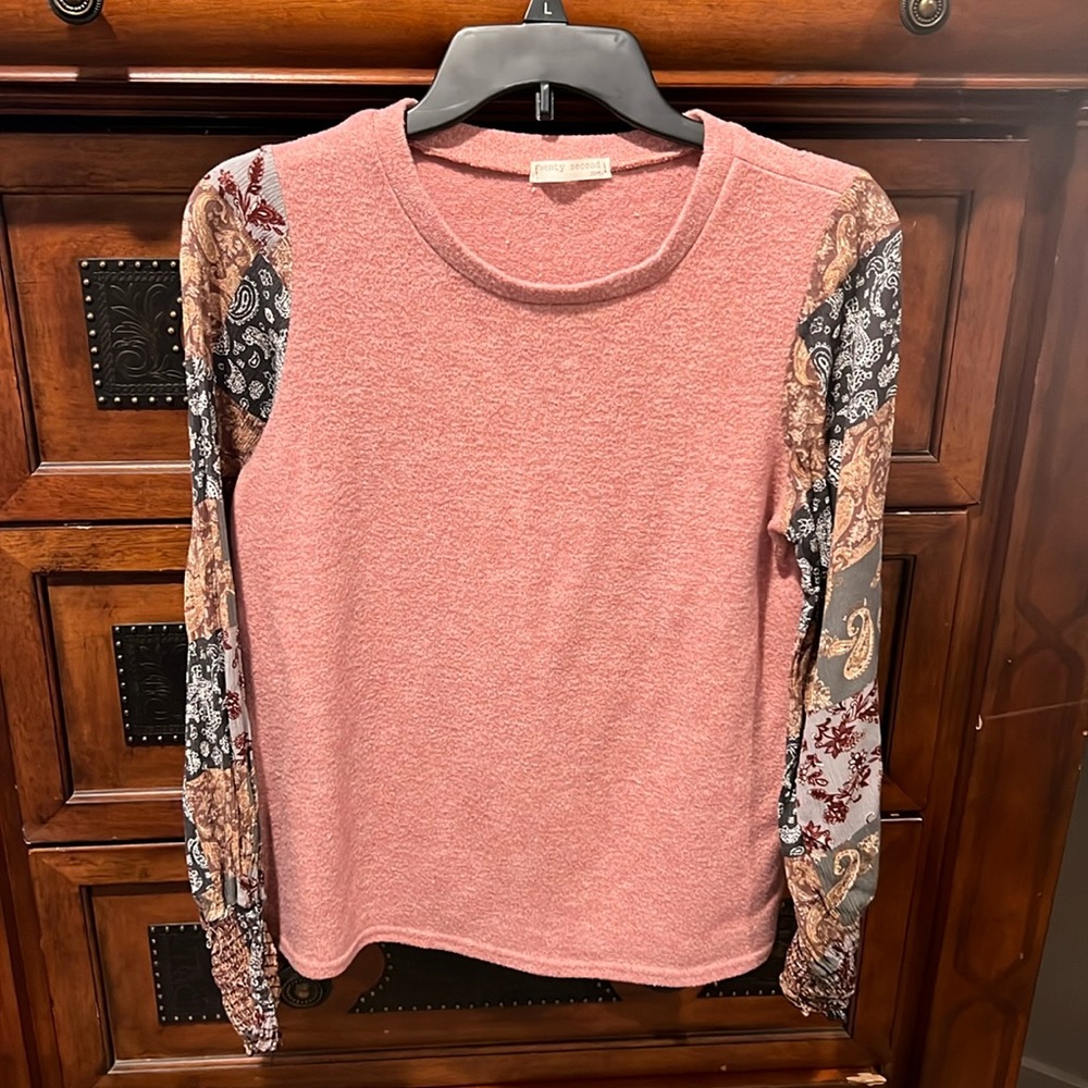 Twenty second size medium top